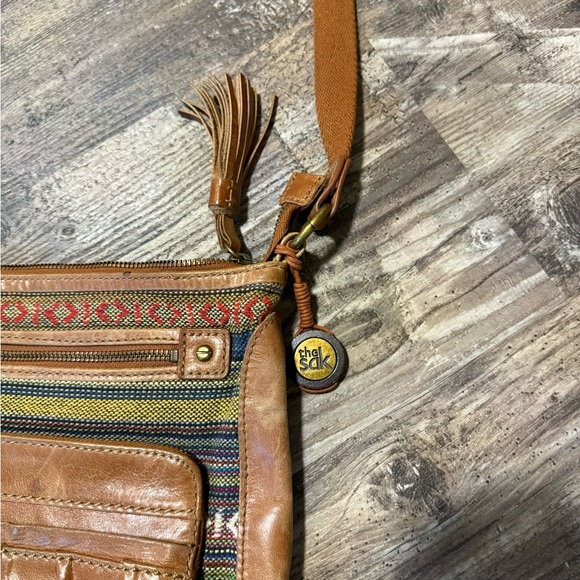The sak crossbody BoHo hippie leather and cloth multi pocket purse - Picture 4 of 8